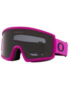 Vista diagonal de la máscara Oakley Target Line S Ultra Purple / Prizm Dark Grey mostrando el marco violeta y la lente gris oscuro.
