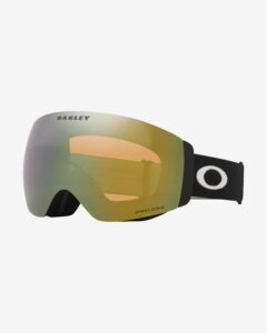 Vista diagonal de la Oakley Flight Deck Pro M Matte Black con lente Prizm Sage Gold Iridium instalada.