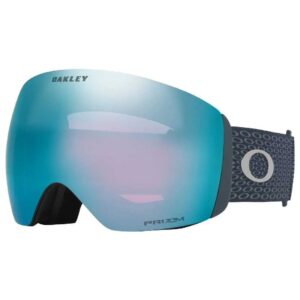 Vista diagonal de la máscara Oakley Flight Deck L Grey Ozone / Prizm Grey Sapphire mostrando el marco gris hielo y la lente azul espejada.